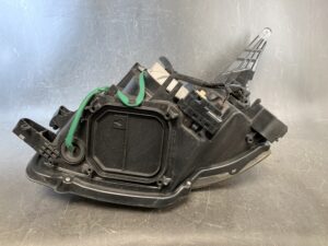 TOYOTA VOXY ZRR70 Genuine Headlight KOITO 28-202 Right Side x1