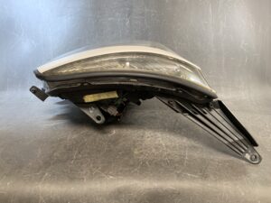 TOYOTA VOXY ZRR70 Genuine Headlight KOITO 28-202 Right Side x1