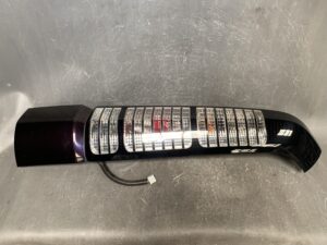 HONDA STEPWGN STEP WAGON RF3 RF4 RF5 RF6 RF7 RF8 Genuine Taillight P3494・A Right Side x1