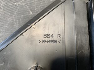 NISSAN ELGRAND E51 ME51 MNE51 NE51 Genuine Door Mirror B64 / Right Side x1