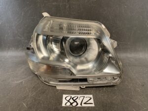 TOYOTA SIENTA NCP81 NCP85 HID Headlight KOITO 52-240 Right Side x1