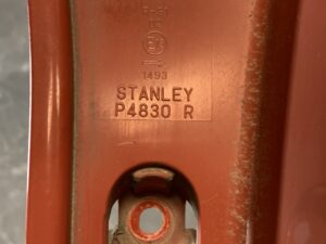 （破損あり・修復済み）MAZDA PREMACY CREW Genuine Taillight STANLEY P4830 R Right Side x1