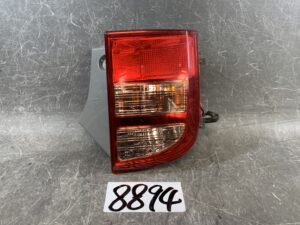 TOYOTA ISIS ZGM10G Genuine Taillight KOITO 44-64 Right Side x1