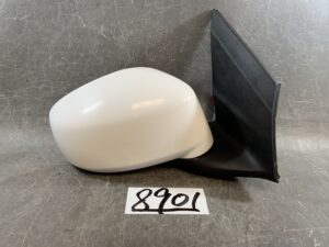 NISSAN AD VY12 Genuine Door Mirror C35-R Right Side x1