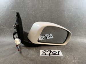 NISSAN AD VY12 Genuine Door Mirror C35-R Right Side x1
