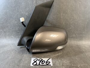 TOYOTA ISIS ANM10 ANM15 ZGM10 Door Mirror 8320 / 8118 Left Side x1