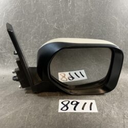 MITSUBISHI DELICA D5 CV5W Genuine Door Mirror with Indicator KOITO 214-87918 / 8679 Right Side x1