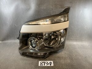TOYOTA VOXY NOAH ZRR75 Genuine Headlight KOITO 28-203 Left Side x1