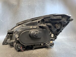 Volvo S60 Genuine Headlight Valeo 31299997 Right Side x1
