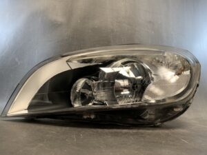 Volvo S60 Genuine Headlight Valeo 31299996 Left Side x1