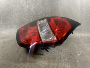 RENAULT TWINGO AHH4B Genuine Taillight 265502525R Right Side x1