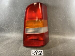 MERCEDES BENZ V CLASS GF-638234 Genuine Taillight YORKA 638 820 13 64 Right Side x1