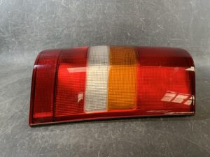 MERCEDES BENZ V CLASS GF-638234 Genuine Taillight YORKA 638 820 13 64 Right Side x1