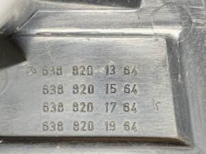 MERCEDES BENZ V CLASS GF-638234 Genuine Taillight YORKA 638 820 13 64 Right Side x1