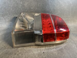 TOYOTA PORTE / SPADE NSP140 NCP141 NCP145 Genuine Taillight STANLEY 52-262 Right Side x1
