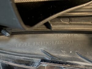 MITSUBISHI OUTLANDER PHEV GG3W Genuine Fog Light Panel 6400J304 Right Side x1