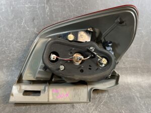 TOYOTA RACTIS NCP100 Genuine Taillight KOITO 52-159 Right Side x1