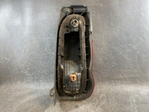 TOYOTA GRAND HIACE KCH10W Genuine Taillight KOTO 26-98 Left Side x1