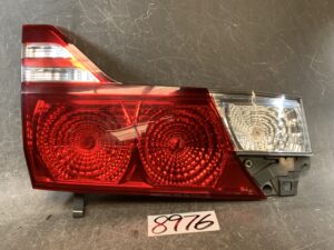 TOYOTA ALPHARD MNH10W Genuine Taillight KOITO 58-19 Left Side x1
