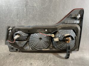 TOYOTA ALPHARD MNH10W Genuine Taillight KOITO 58-19 Left Side x1