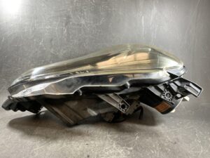 TOYOTA 86 ZN6 Genuine Headlight KOITO 100-60082 Right Side x1