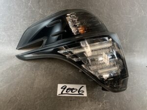 TOYOTA ALPHARD AGH30W Genuine Taillight koito 53-69 Left Side x1