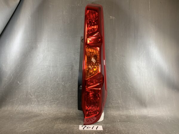 NISSAN XTRAIL DNT31 Genuine Taillight KOITO 220-63929 Right Side x1 » JDM-PARTS NZ