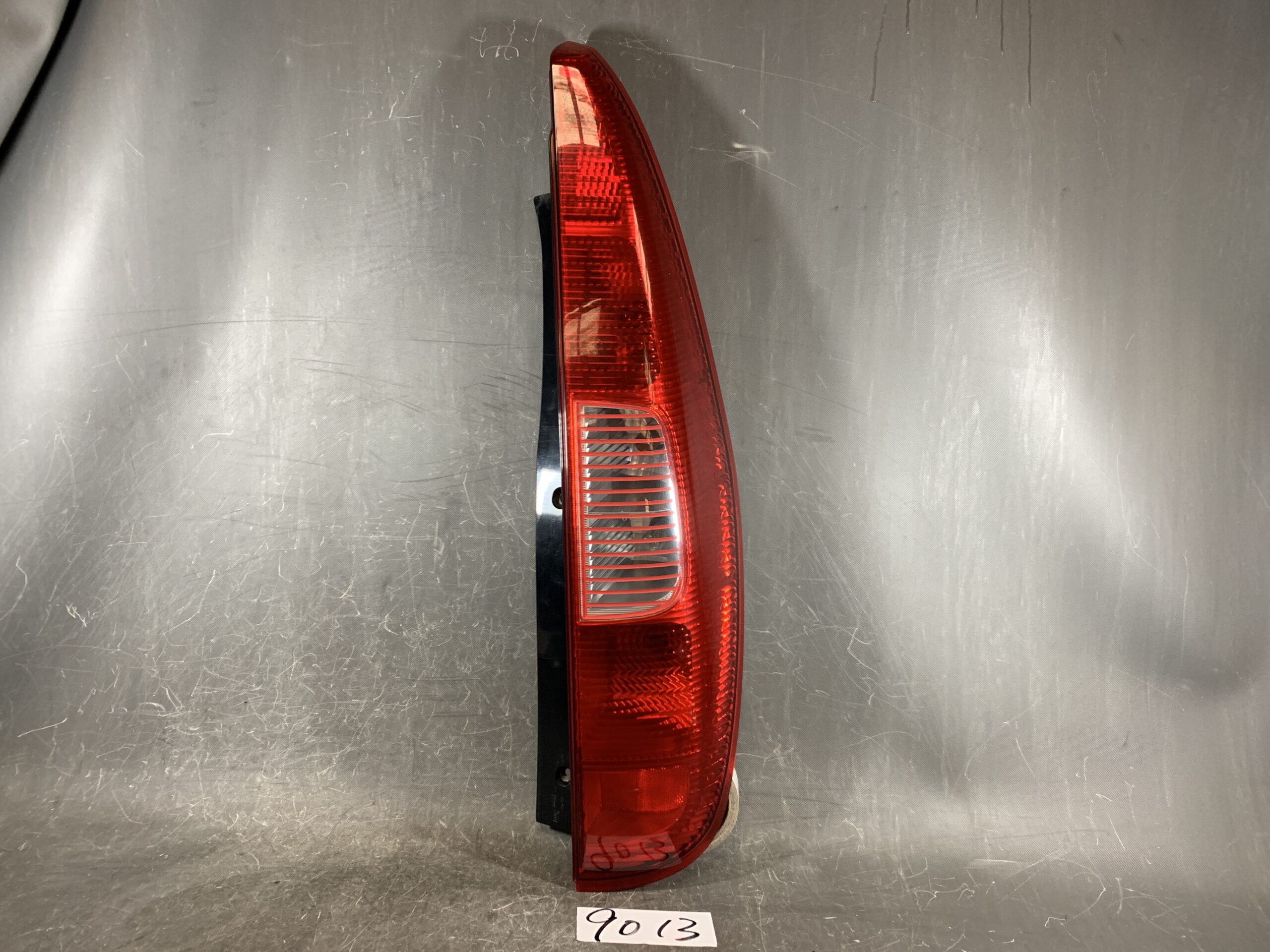 MITSUBISHI COLT Z21A Z22A Z27A Genuine Taillight STANLEY P3144 Right Side x1