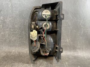 MAZDA BONGO VAN SKF2V Genuine Taillight KOITO 220-61471R 220-61871 Right Side x1