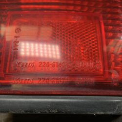 MAZDA BONGO VAN SKF2V Genuine Taillight KOITO 220-61471R 220-61871 Right Side x1