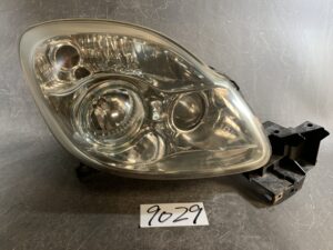 MAZDA VERISA DC5W Genuine Headlight P4515 Right Side x1