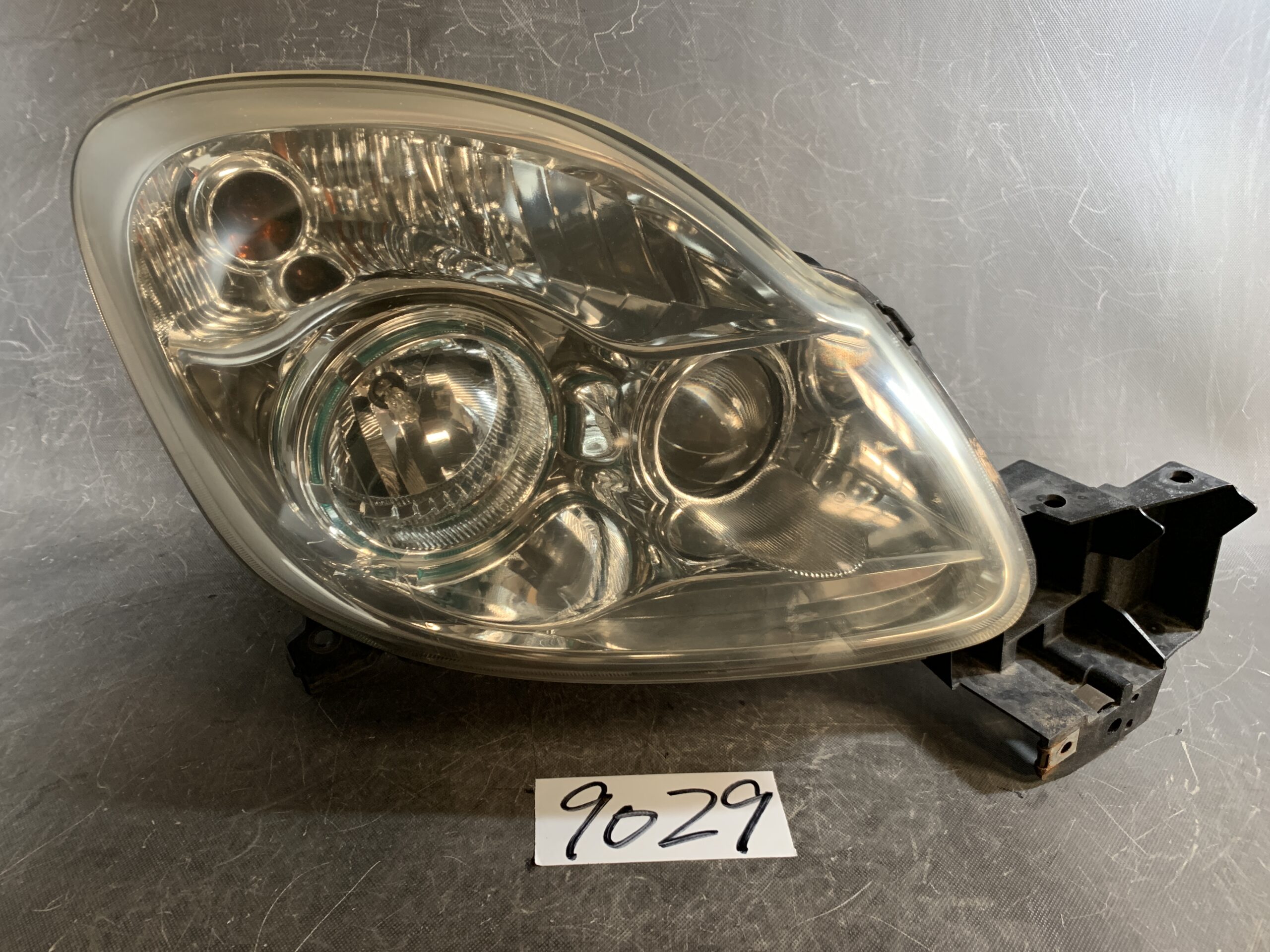 MAZDA VERISA DC5W Genuine Headlight P4515 Right Side x1