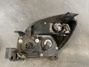 MAZDA VERISA DC5W Genuine Headlight P4515 Right Side x1