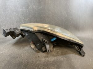 MAZDA VERISA DC5W Genuine Headlight P4515 Right Side x1