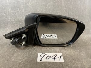 NISSAN XTRAIL NT32 Genuine Door Mirror 034237 with Indicator Right Side x1