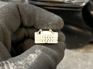 NISSAN XTRAIL NT32 Genuine Door Mirror 034237 with Indicator Right Side x1