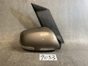 TOYOTA ISIS ANM10 ANM15 ZNM10 Door Mirror 8320 / 8118 Right Side x1