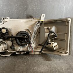 TOYOTA HIACE VAN KDH201V Genuine Headlight KOITO 26-131 Right Side x1 (repaired)