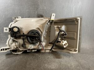 TOYOTA HIACE VAN KDH201V Genuine Headlight KOITO 26-131 Right Side x1 (repaired)