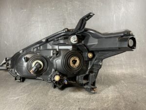 TOYOTA SIENTA NSP170 Genuine Headlight KOITO 52-282 Right Side x1