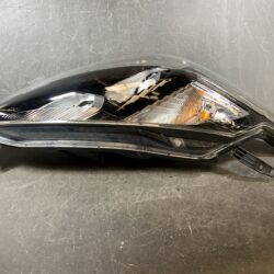 TOYOTA SIENTA NSP170 Genuine Headlight KOITO 52-282 Right Side x1