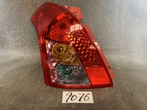 （重複）SUZUKI SWIFT ZC11S Genuine Taillight / 5696 S1-R AL 28.37 Left Side x1