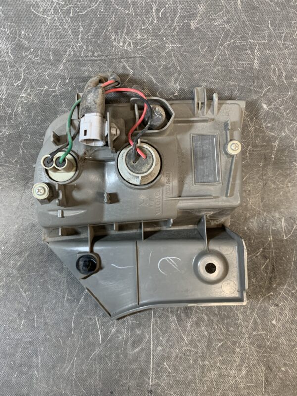 TOYOTA ISIS ANM10 Genuine Taillight KOITO 44-64 Right Side x1