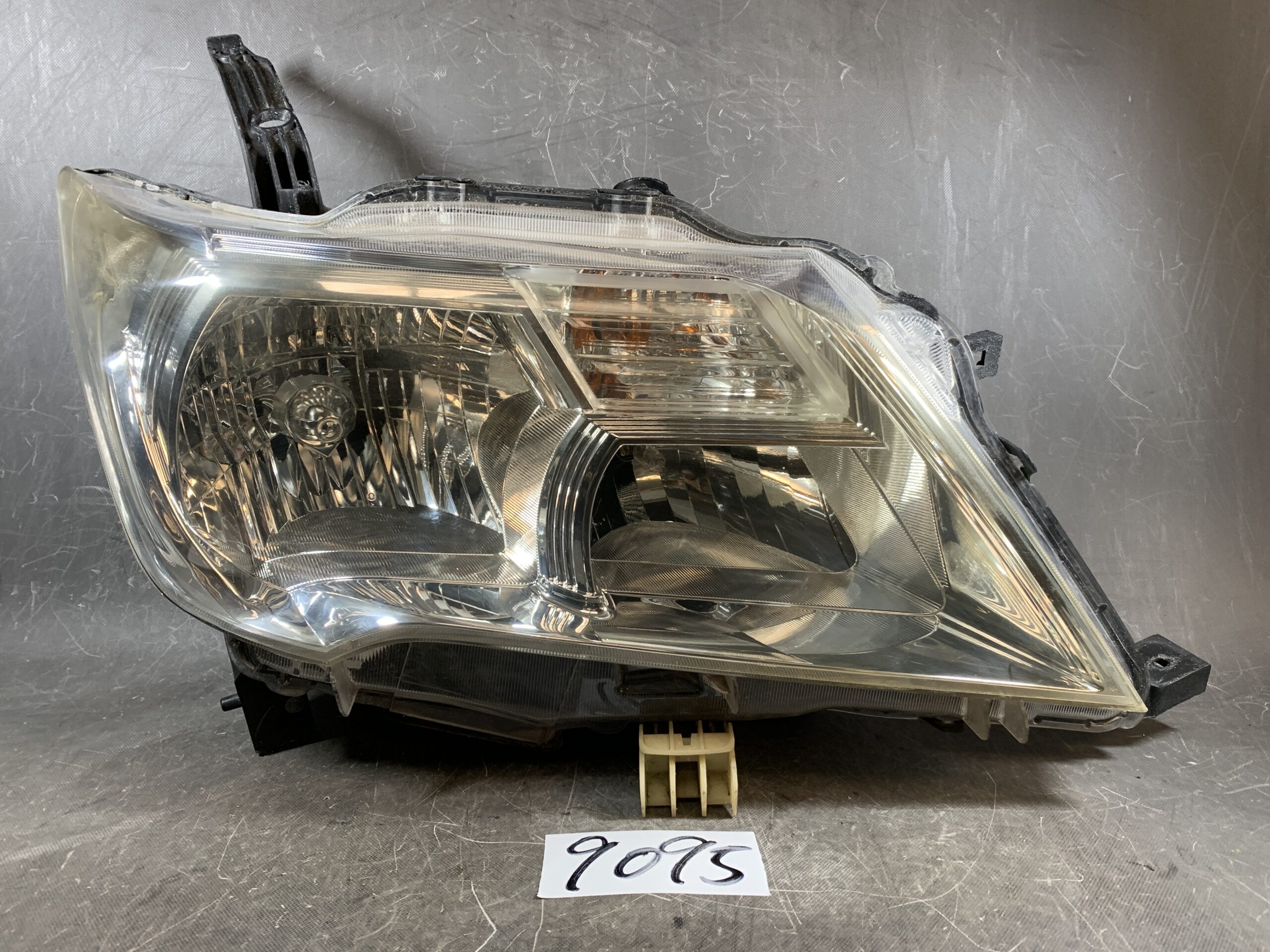 (重複)NISSAN セレナ C26 Genuine Headlight KOITO 100-23096 Right Side x1