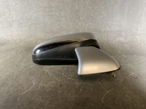 MITSUBISHI COLT Z21 Z22 Z23 Z24 Genuine Door Mirror 5G15 / MR599561-13 Right Side x1