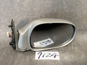 TOYOTA GRAND HIACE KCH10 Genuine Door Mirror 9Z24 / 5107 Right Side x1