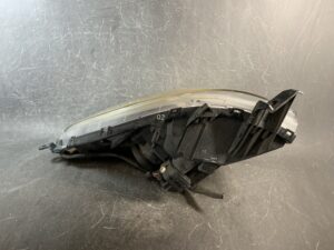 TOYOTA ｳﾞｨｯﾂ KSP90 Genuine Headlight / ICHIKOH 52-169 / Left Side x1