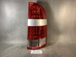 （重複）TOYOTA NOAH AZR60 Genuine Taillight / ICHIKOH 28-184 / Right Side x1