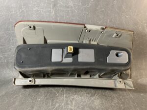 （重複）TOYOTA NOAH AZR60 Genuine Taillight / ICHIKOH 28-184 / Right Side x1