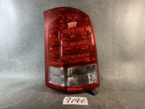 （重複）TOYOTA WISH ZNE10G Genuine Taillight ICHIKOH 68-14 Left Side x1